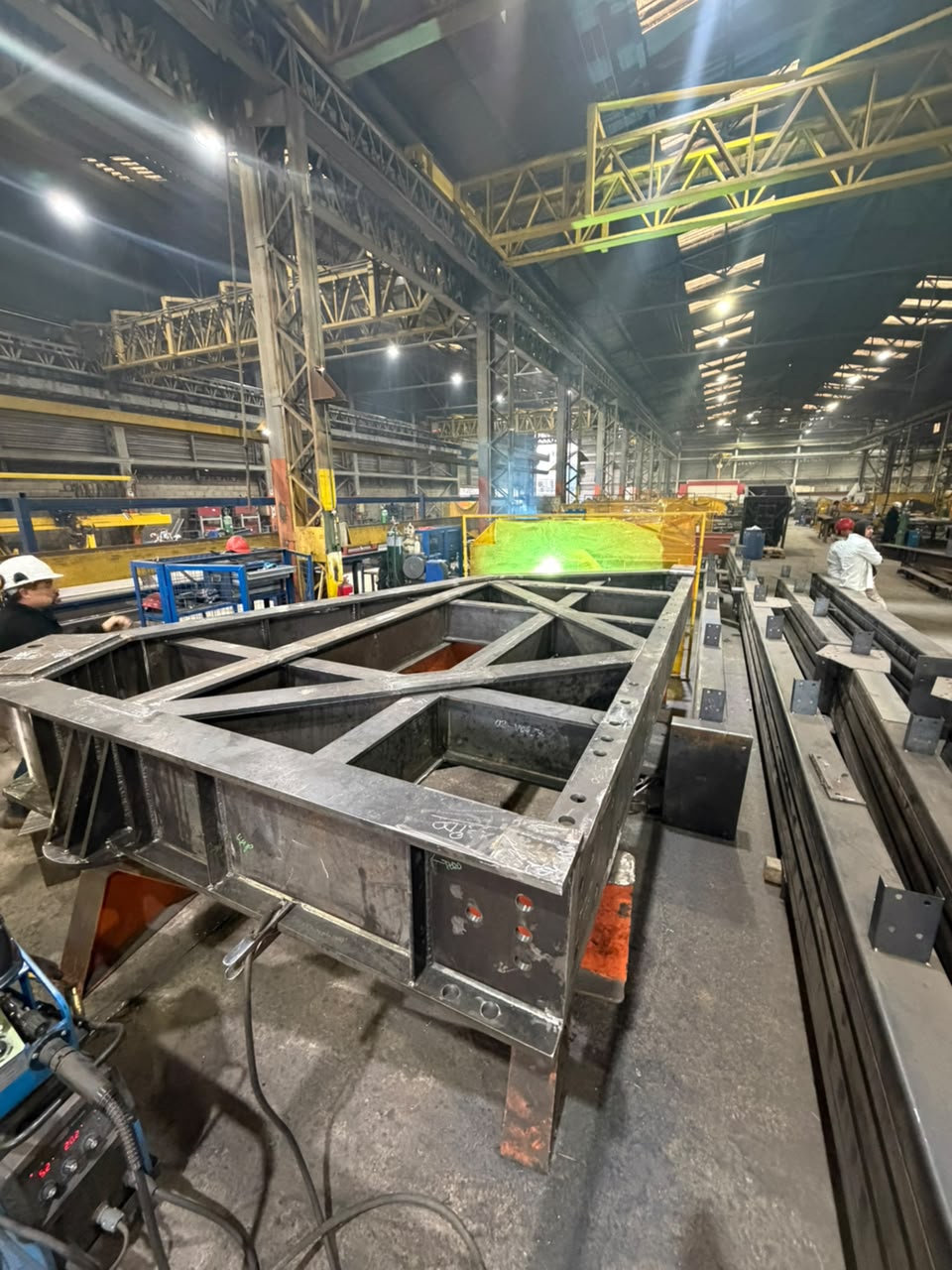 Fabricación de estructuras en la planta Prosolmec
