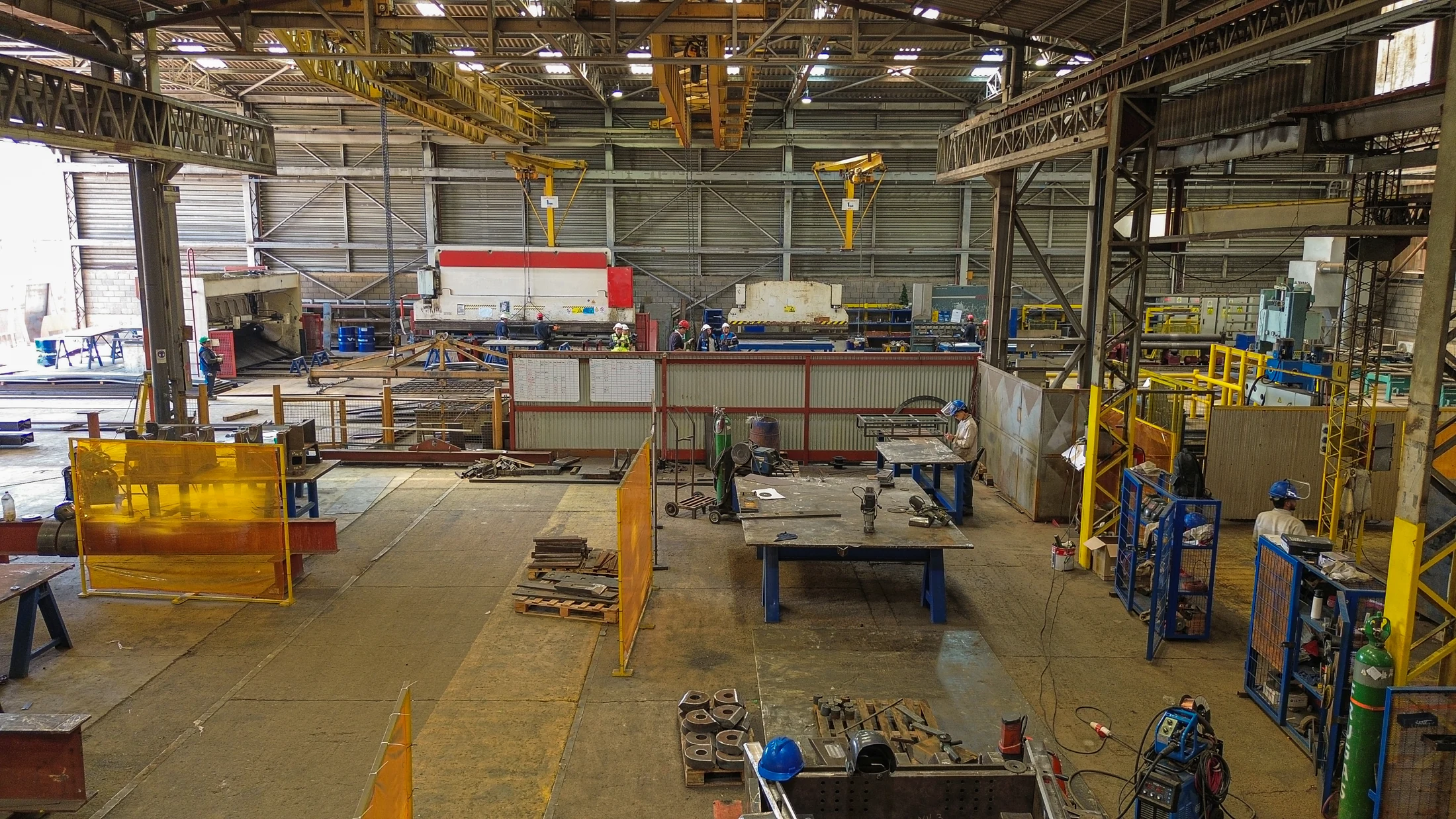 Nave de producción y equipos de fabricación